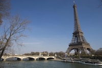 Torre Eiffel evacua a sus visitantes en Nochebuena: ¿Por qué suspendió el acceso?