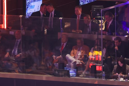 ¿Están dicendo buuuu o Truuuump? Abuchean al presidente de EU en juego de Las Finales de la NBA