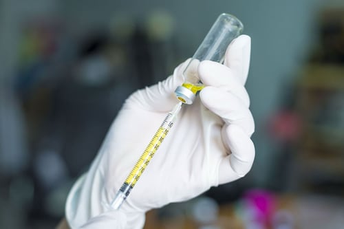 Médico que aplicaba sueros vitaminados ‘como si fuera café’ está prófugo; Fiscalía de Sonora lo busca