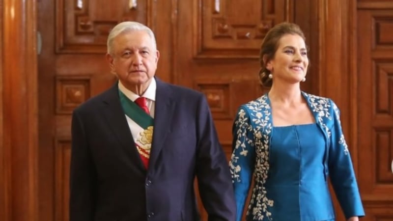 Ya sabemos quién le hizo a Beatriz Gutiérrez su vestido para la noche del Grito
