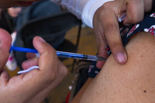 Vacuna Pfizer contra nueva cepa de Covid-19 no será gratis en México