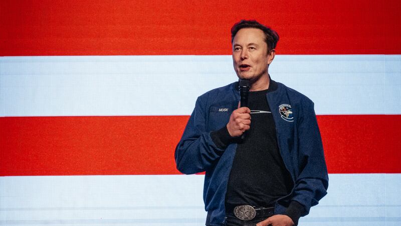 El ‘American Party’ de Musk ‘pega’ a acciones de Tesla: ¿Cuánto cayeron HOY y por qué?