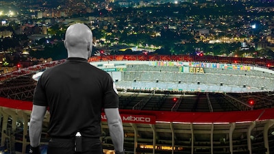 Rob Dieperink fue removido del cuerpo arbitral para el Mundial 2026, celebrado en México, EU y Canadá. (Foto: ChatGPT/Xinhua)