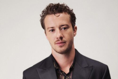 Joseph Quinn, actor de ‘Stranger Things’, es detenido en aeropuerto de EU