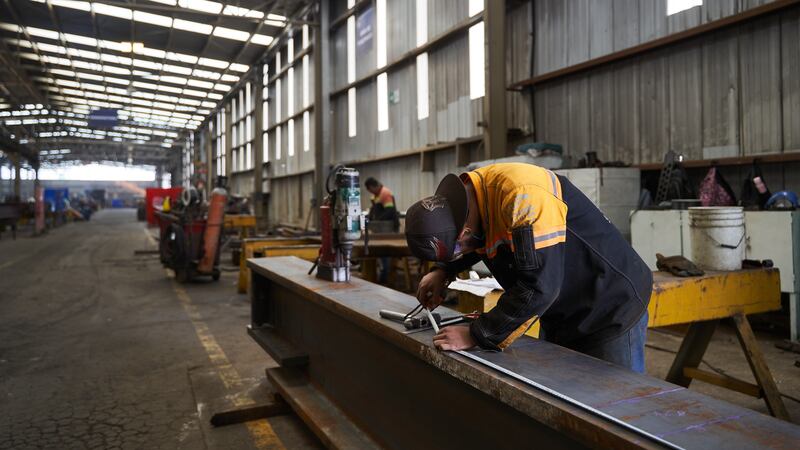 Empleo formal en 2025 será ‘pobre’ por aranceles de Trump y bajo crecimiento económico en México