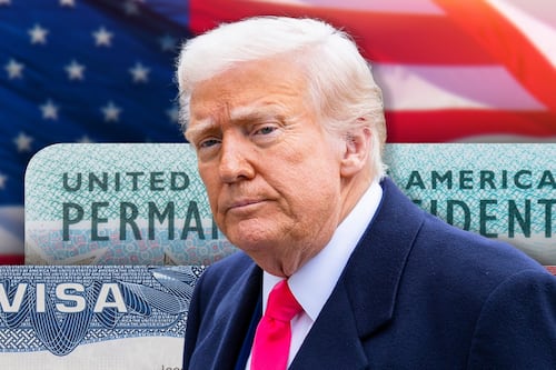 Trump pone más trabas a extranjeros en EU: Restringirá la ‘green card’ y visas a estudiantes y periodistas