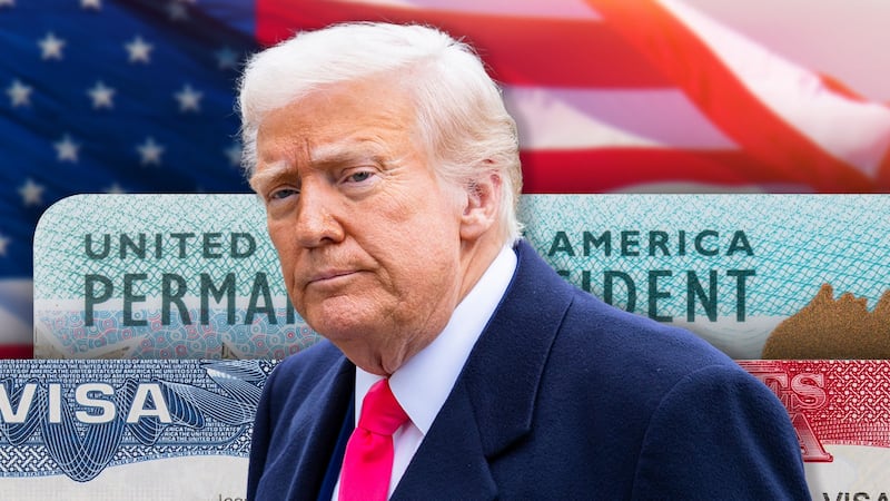 Trump pone más trabas a extranjeros en EU: Restringirá la ‘green card’ y visas a estudiantes y periodistas