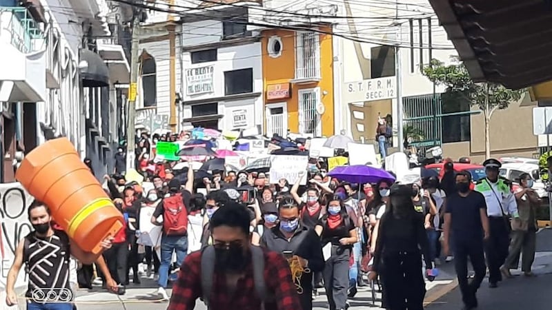 Estudiantes marchan en Veracruz en protesta por hostigamiento y acoso