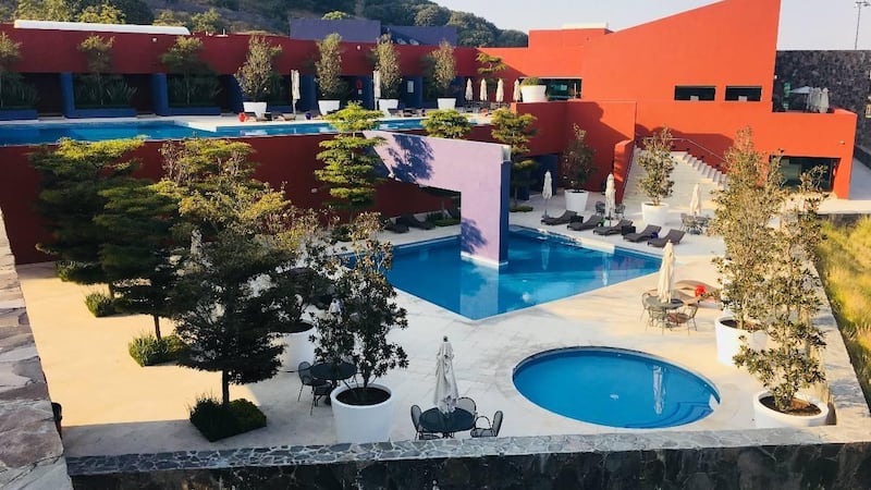 Es vecino de los Vergara: ¿Quién es el senador de Morena que vive en el fraccionamiento más caro de México?