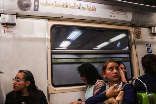 Metro CDMX avanza ‘leeento’ este lunes; usuarios reportan falta de trenes en Línea B, 3 y 8.
