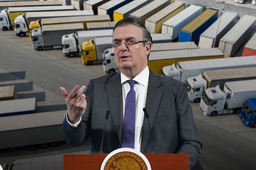 ‘Renuévame el tráiler’: Ebrard anuncia incentivos fiscales para nuevos vehículos pesados