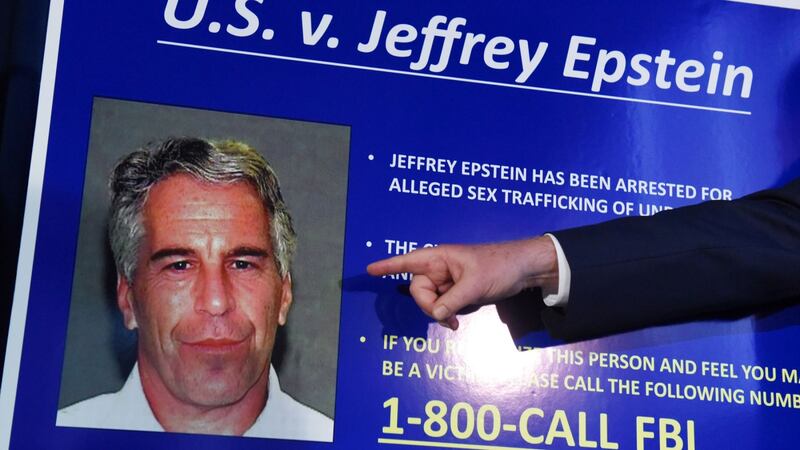 Trump no quiere atención: Pide investigar vínculos de Epstein con los Clinton y JPMorgan