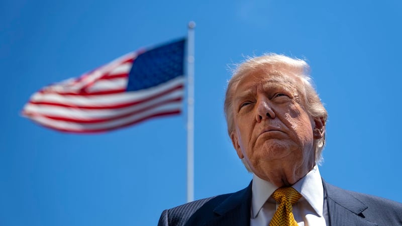 Trump cierra ‘llave del dinero’ a migrantes con nueva orden para bancos en EU