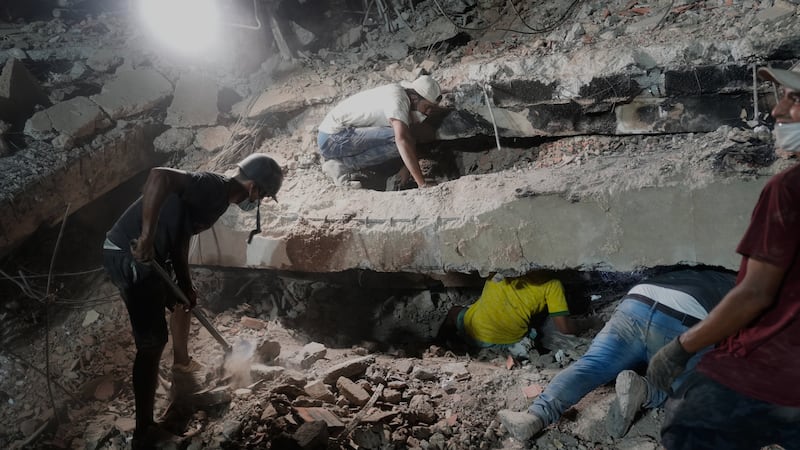 Aumentan a 4 mil 333 los muertos por sismos en Venezuela