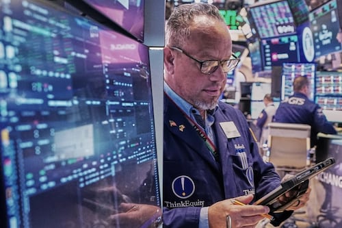 Wall Street cierra con ganancias, a la esperanza de un acuerdo de paz entre EU e Irán: ¿Cómo cotiza HOY?
