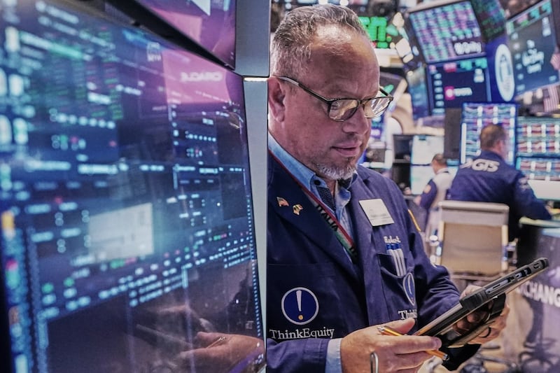 Wall Street abre mixto en espera de un acuerdo de paz entre Irán y EU: ¿Cómo cotiza HOY?