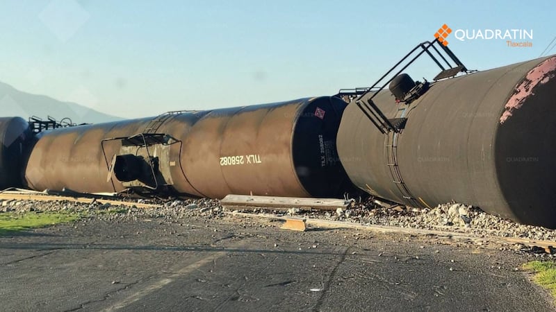 Emergencia ferroviaria en Tlaxcala: Descarrila tren con más de 9 mil litros de material flamable