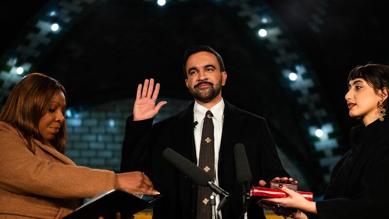 Zohran Mamdani ‘toma las riendas’ de Nueva York y hace juramento oficial con un Corán