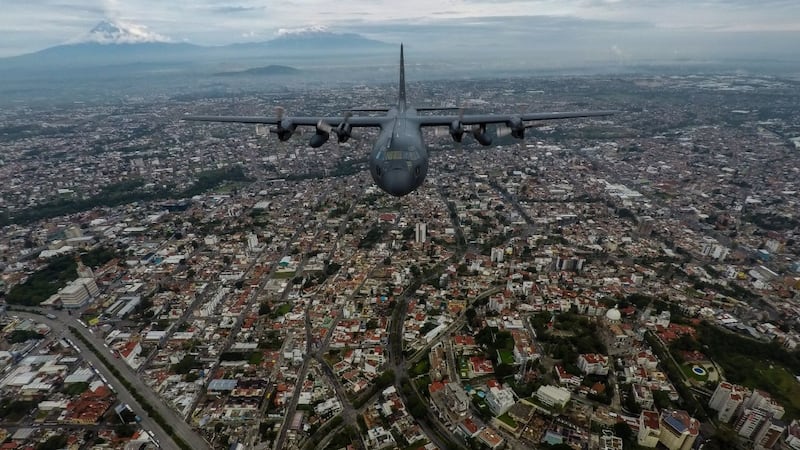 España ‘le pone el pie’ a Trump: Cierra su espacio aéreo a aviones de EU para evitar que ataque a Irán