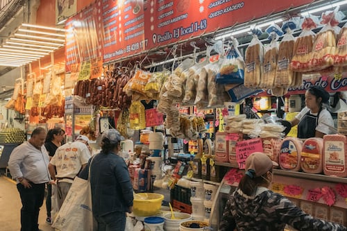 ¡Cebolla carísima! Inflación en México acelera a 3.26% en agosto: ¿Qué alimentos subieron más de precio?