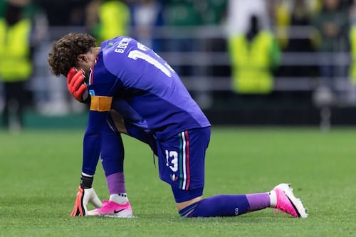 ‘Vas a jugar’: Así fue el momento en que Aguirre llamó a Memo Ochoa al México vs. Chequia