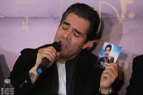 Omar Chaparro decidió irse de Televisa mientras vestía un disfraz de Caperucita