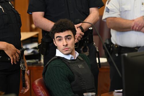 EU vs. Luigi Mangione: Jurado federal lo acusa formalmente de 4 cargos; podría enfrentar pena de muerte