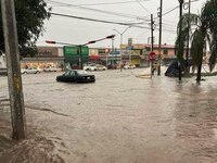 Lluvias en Nuevo León: Suspenden clases en universidades tras inundaciones y cortes viales