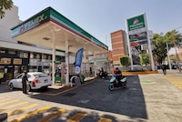 Estas son las gasolineras que venden más caro y las que venden más barato según la Profeco