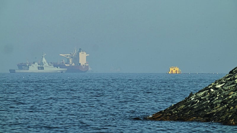 Trump ayudará a barcos a salir del estrecho de Ormuz