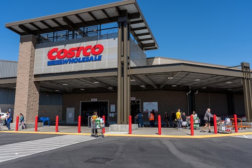 Clientes ponen en aprietos a Costco en EU: Exigen les reembolsen lo que pagaron por aranceles de Trump
