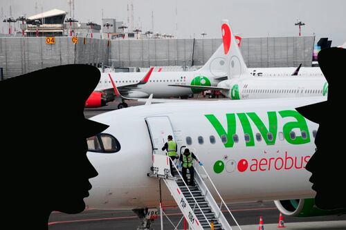 Viva Aerobus despide a pilotos y sobrecargos por ajuste de la demanda