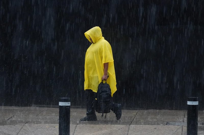 ¡Saca la sombrilla! CDMX y Edomex esperan lluvias intensas el viernes 22 de mayo, con caída de granizo