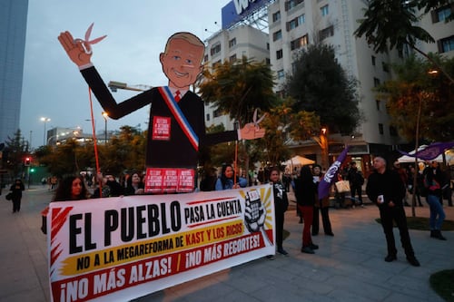 Presidente de Chile propone crear ‘lista de vándalos’ para quitarles programas sociales
