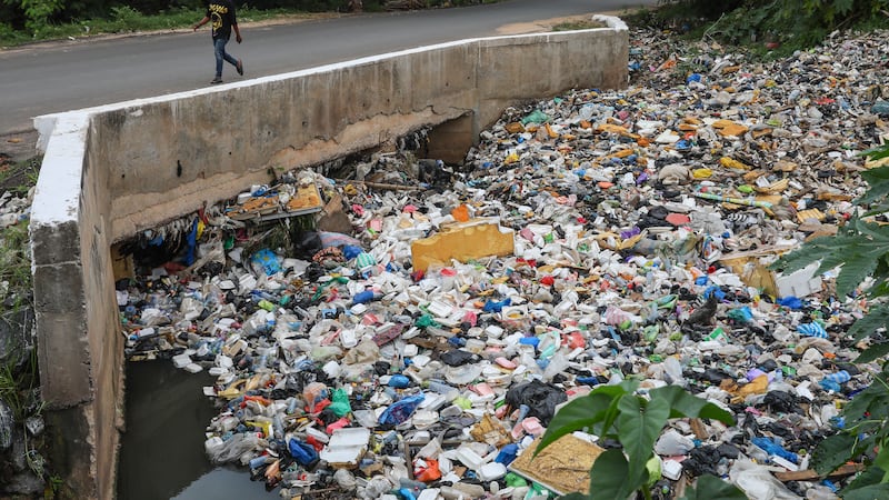 Microplásticos por todos lados: Advierten que la contaminación por plásticos incremente 58%