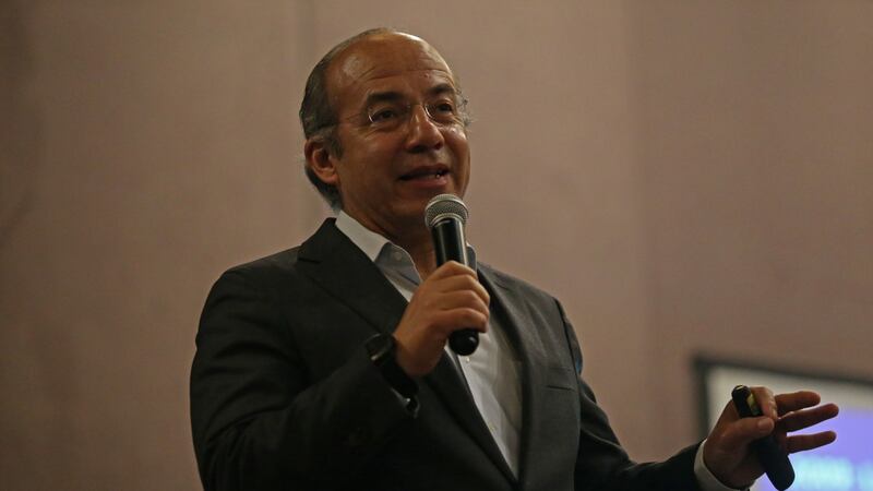 Felipe Calderón culpa a la austeridad por fallas que causaron demora de vuelos en el AICM