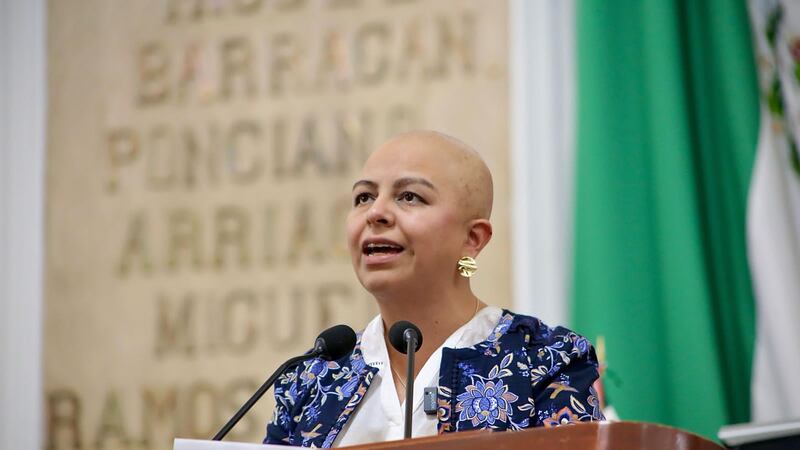 Liz Salgado señala que tras casi tres años de trabajos de remodelación, la Línea 1 del Metro sigue sin contar con todas sus estaciones abiertas