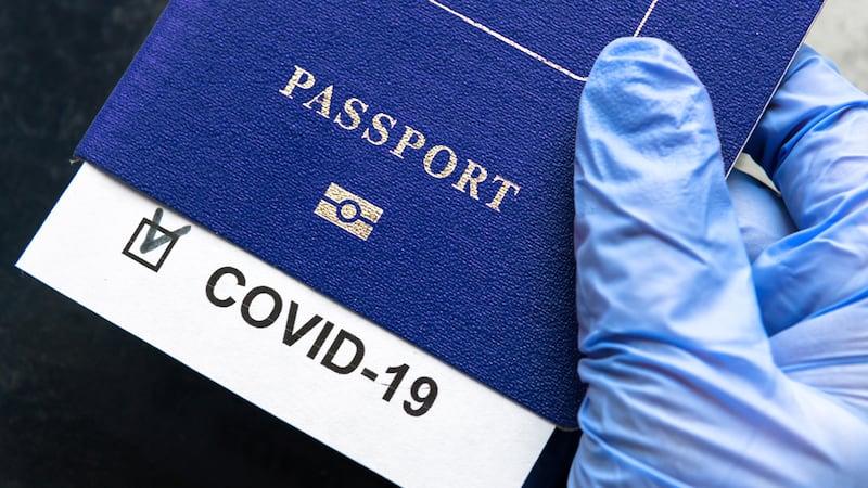 EU cambiará reglas: viajeros deberán estar vacunados vs. COVID-19 para entrar al país