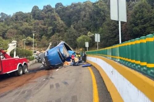 Reabre la México-Cuernavaca tras volcadura de tráiler que provocó cierre de la autopista por 6 horas