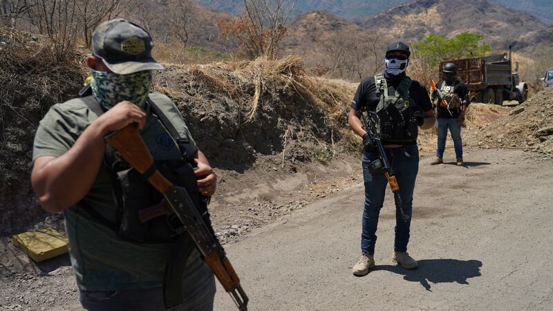 Autodefensas de Tepalcatepec rescatan a ‘El Kiro’