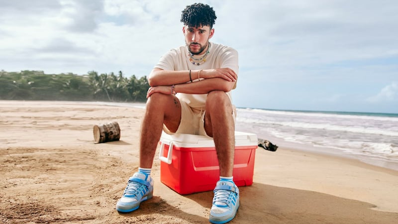 Bad Bunny colabora para lanzar ‘los tenis del verano’