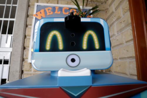 ¿Te ha atendido un robot en Texas? Cada vez es más común