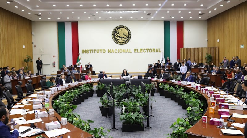 Elecciones 2027: INE rechaza discutir lineamientos para regular actos anticipados de precampaña