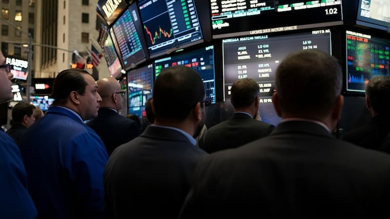 Wall Street cierra mixto por tensiones en Medio Oriente y la caída del precio del petróleo