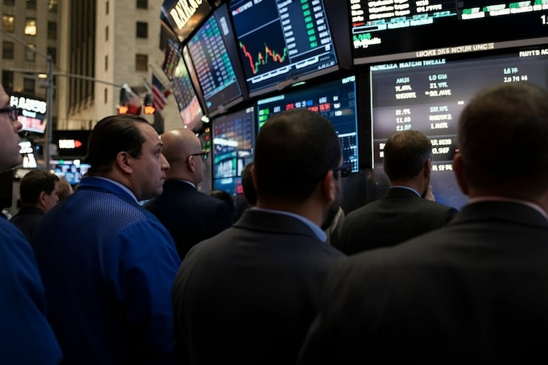Wall Street, en recuperación ante posible fin de guerra en Medio Oriente; Dow Jones sube 200 puntos
