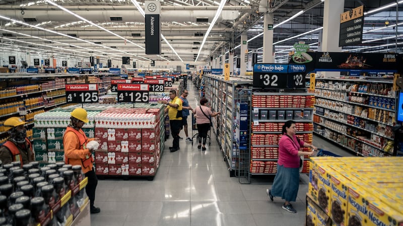 La economía de México en reversa, mientras la de EU crece como si nada