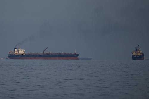 Francia ‘reclama’ a Irán cuota por pasar en Estrecho de Ormuz: ‘No es aceptable, las aguas son libres’