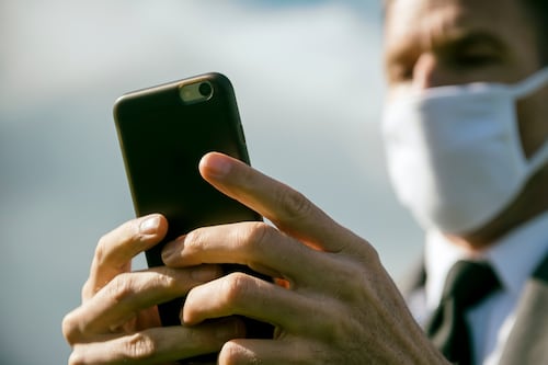 No solo a ti te cuesta identificar a tu vecino por el cubrebocas: también es un reto para la tecnología de reconocimiento facial