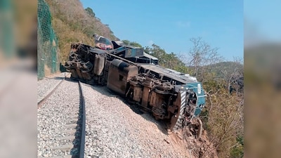El descarrilamiento del Tren Interoceánico dejó 13 muertos. Testimonios narraron que los vagones se fueron al barranco.