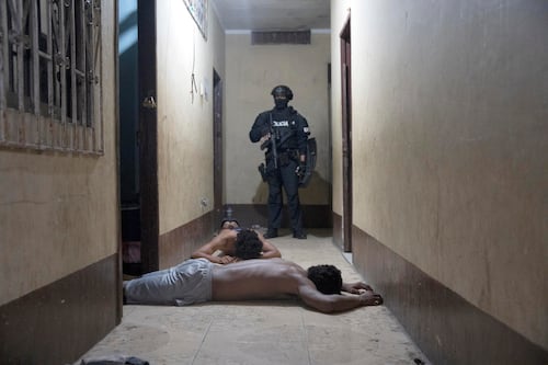 Ecuador, sumido en la violencia: Aplican toques de queda en cuatro provincias por 15 días